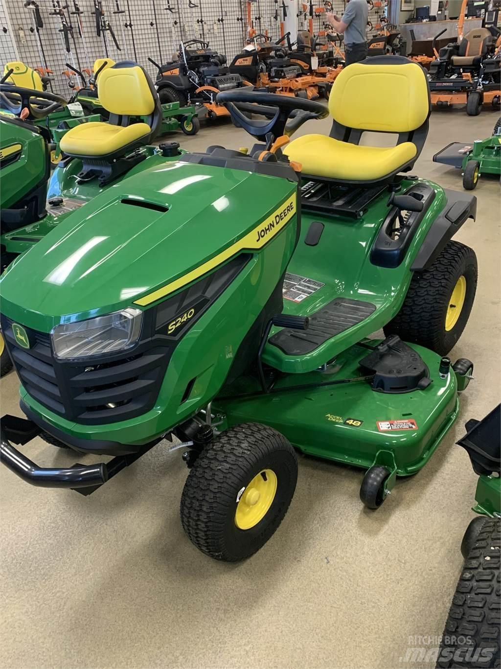 John Deere S240 Compact tractors