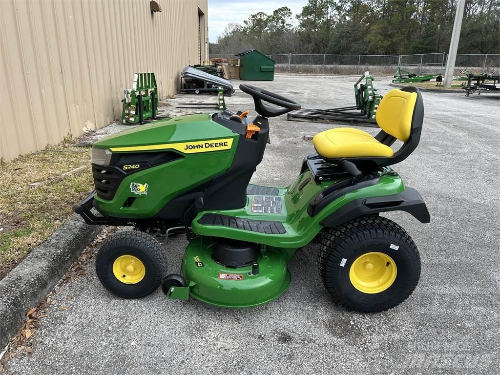 John Deere S240 Compact tractors