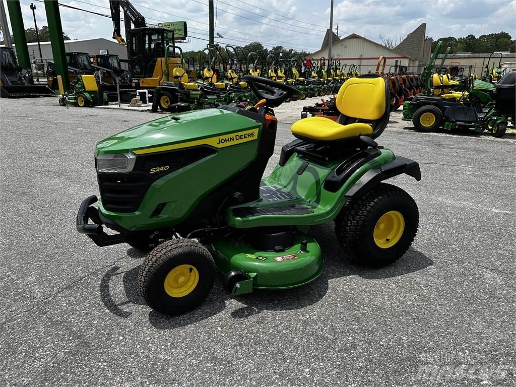 John Deere S240 Compact tractors