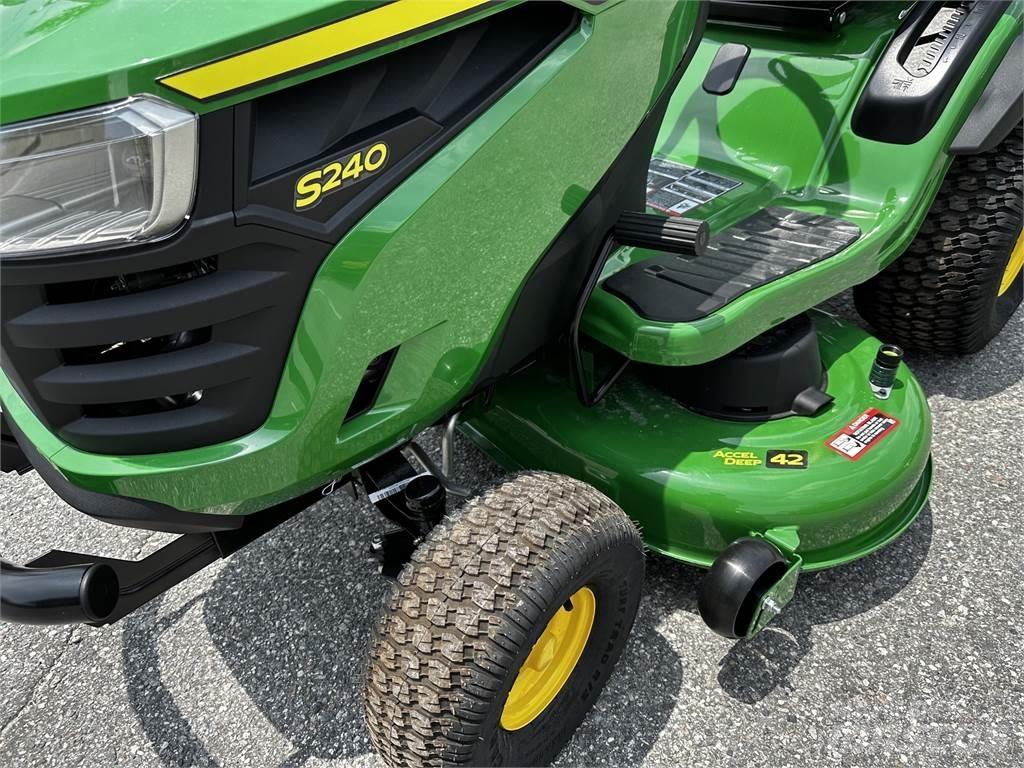 John Deere S240 Compact tractors