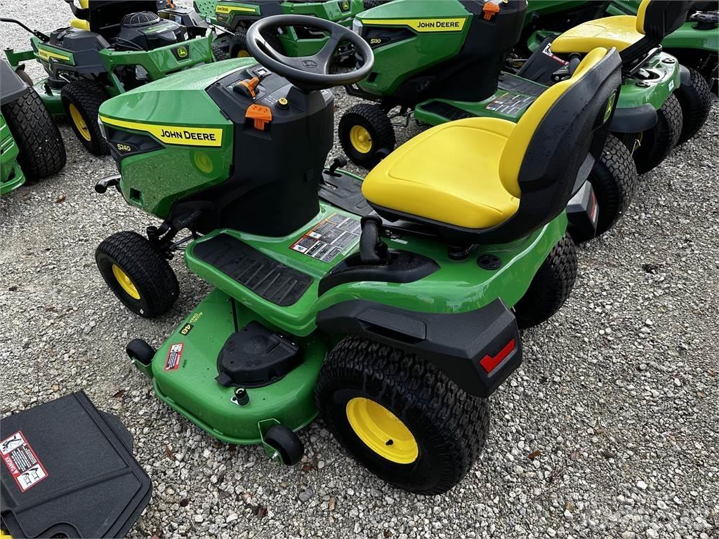 John Deere S240 Compact tractors