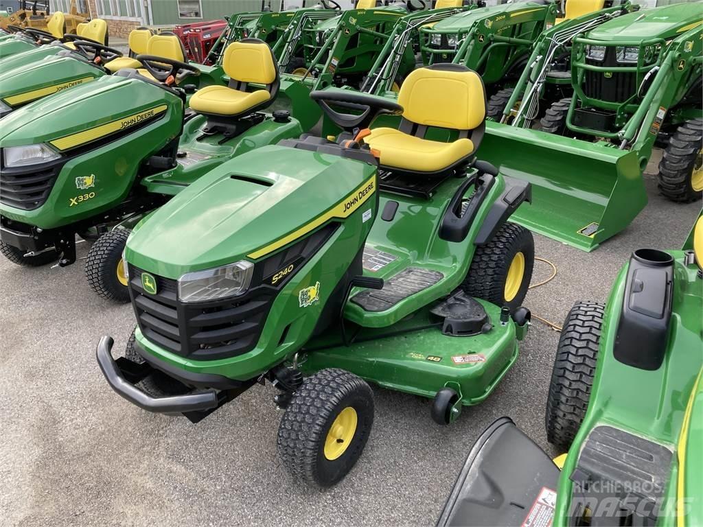 John Deere S240 Compact tractors