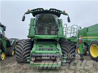 John Deere S680 Combine harvesters