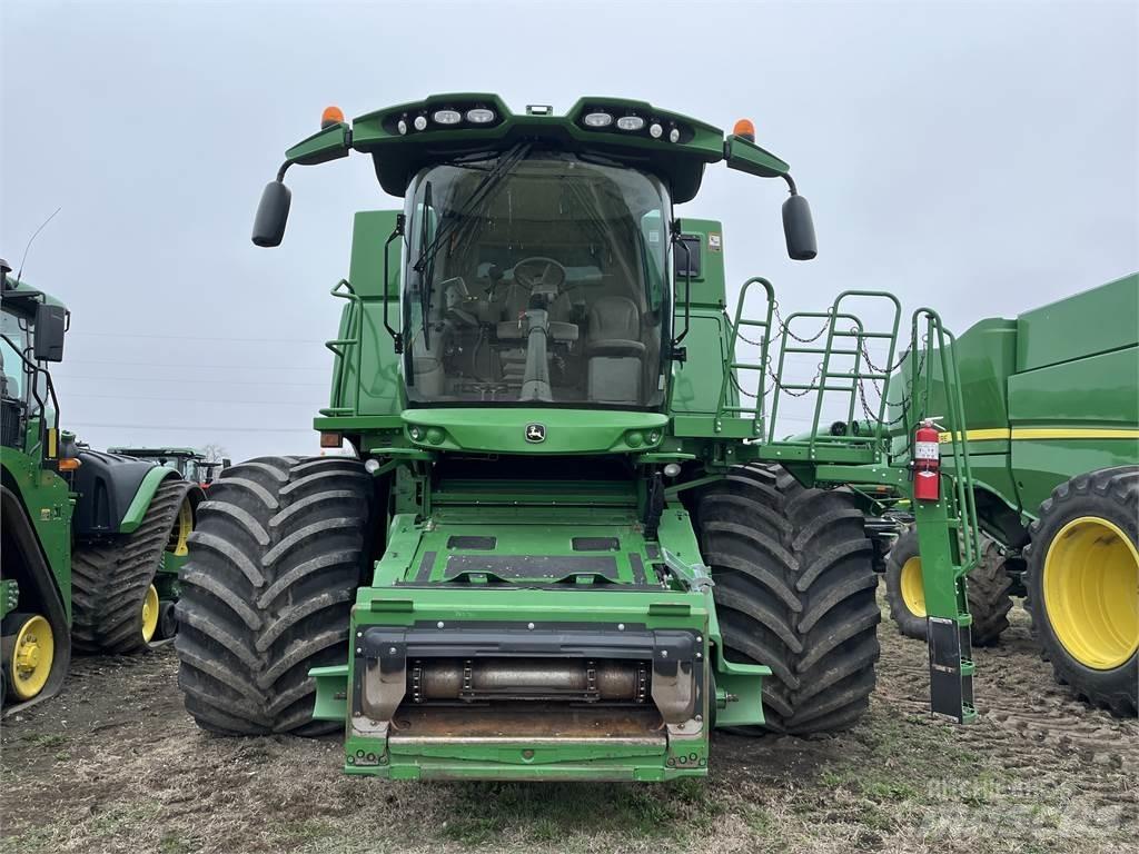 John Deere S680 Combine harvesters