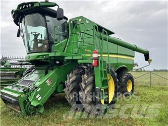 John Deere S680 Combine harvesters