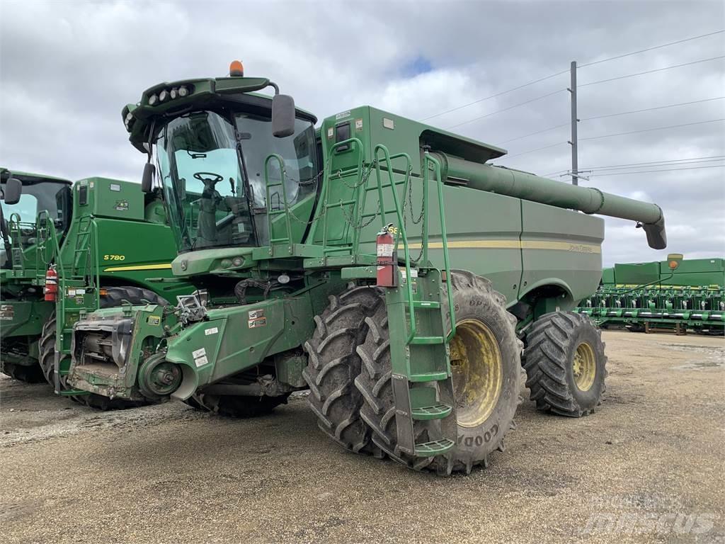 John Deere S680 Combine harvesters