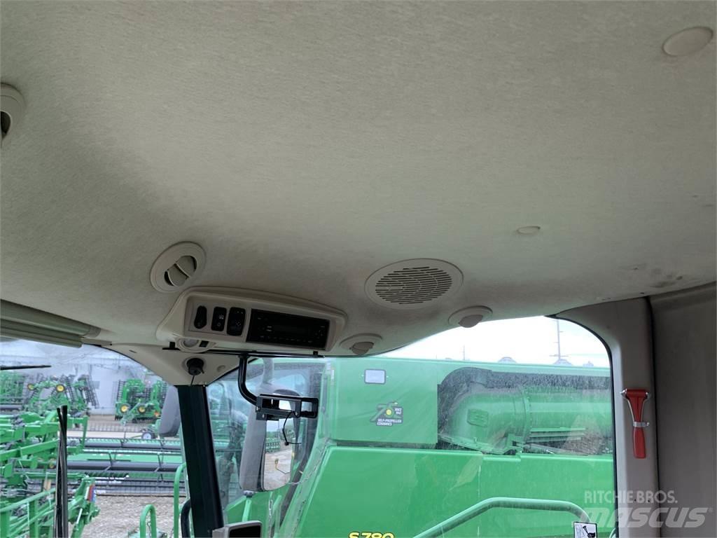 John Deere S680 Combine harvesters