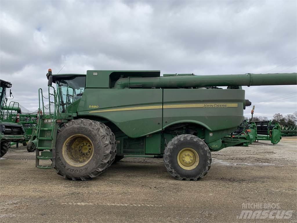 John Deere S680 Combine harvesters
