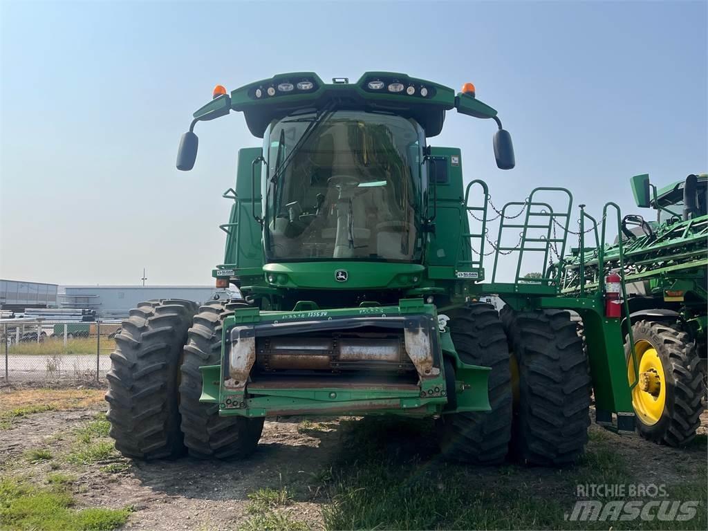 John Deere S680 Combine harvesters