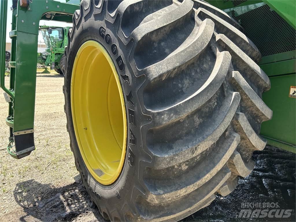 John Deere S680 Combine harvesters
