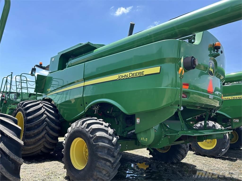John Deere S680 Combine harvesters