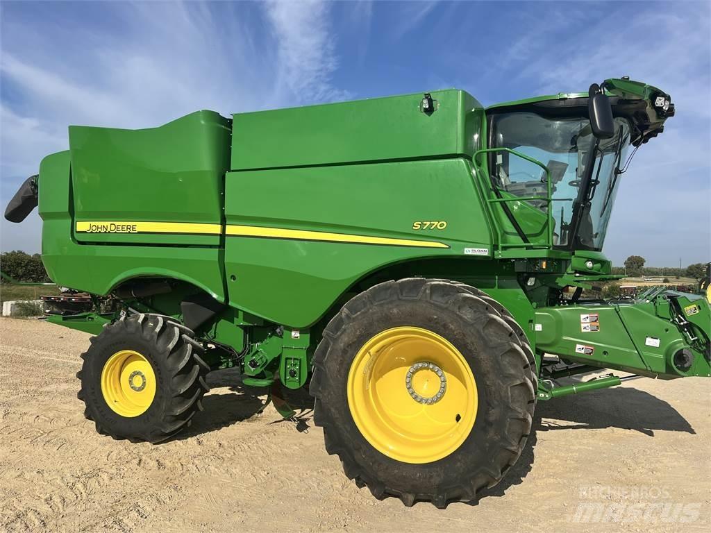 John Deere S770 Combine harvesters