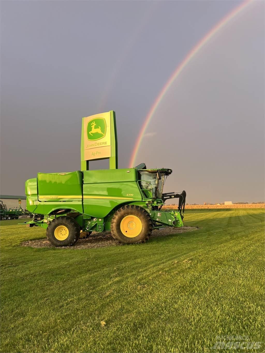 John Deere S770 Combine harvesters