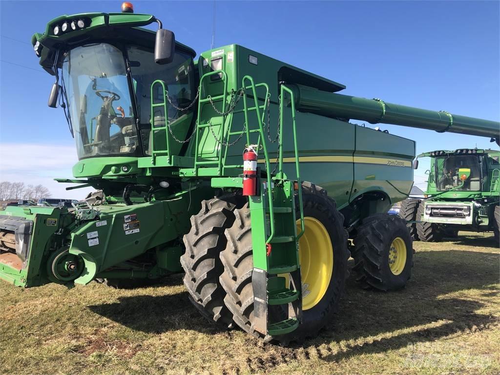 John Deere S780 Combine harvesters