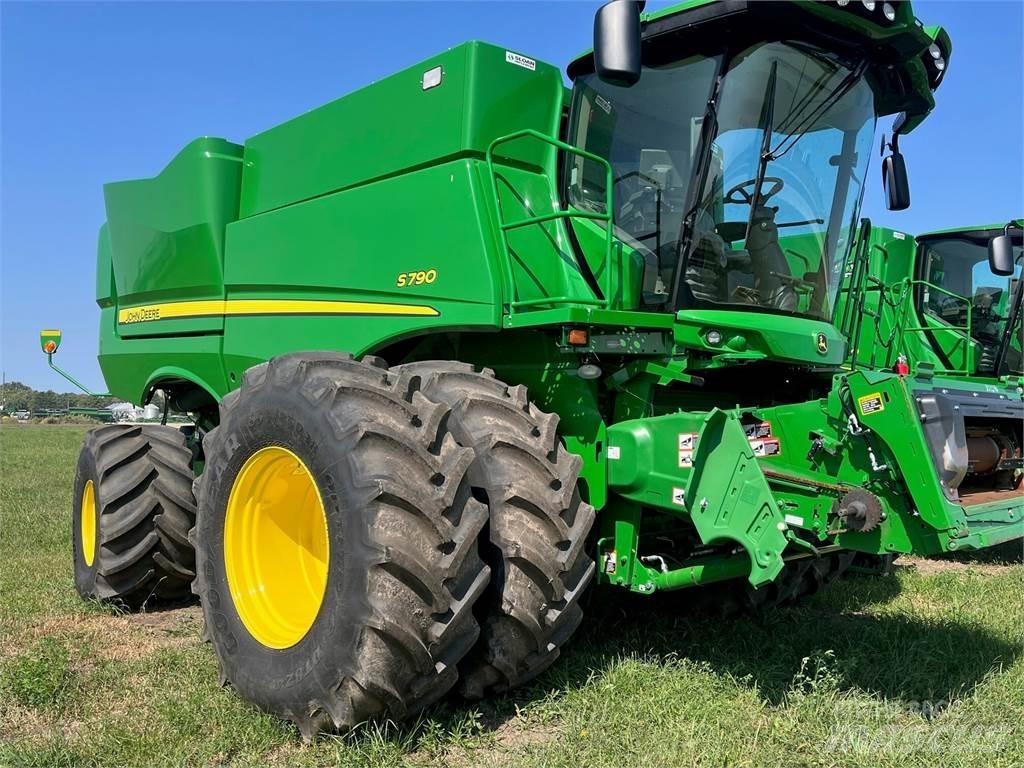 John Deere S790 Combine harvesters