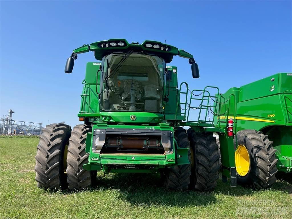 John Deere S790 Combine harvesters