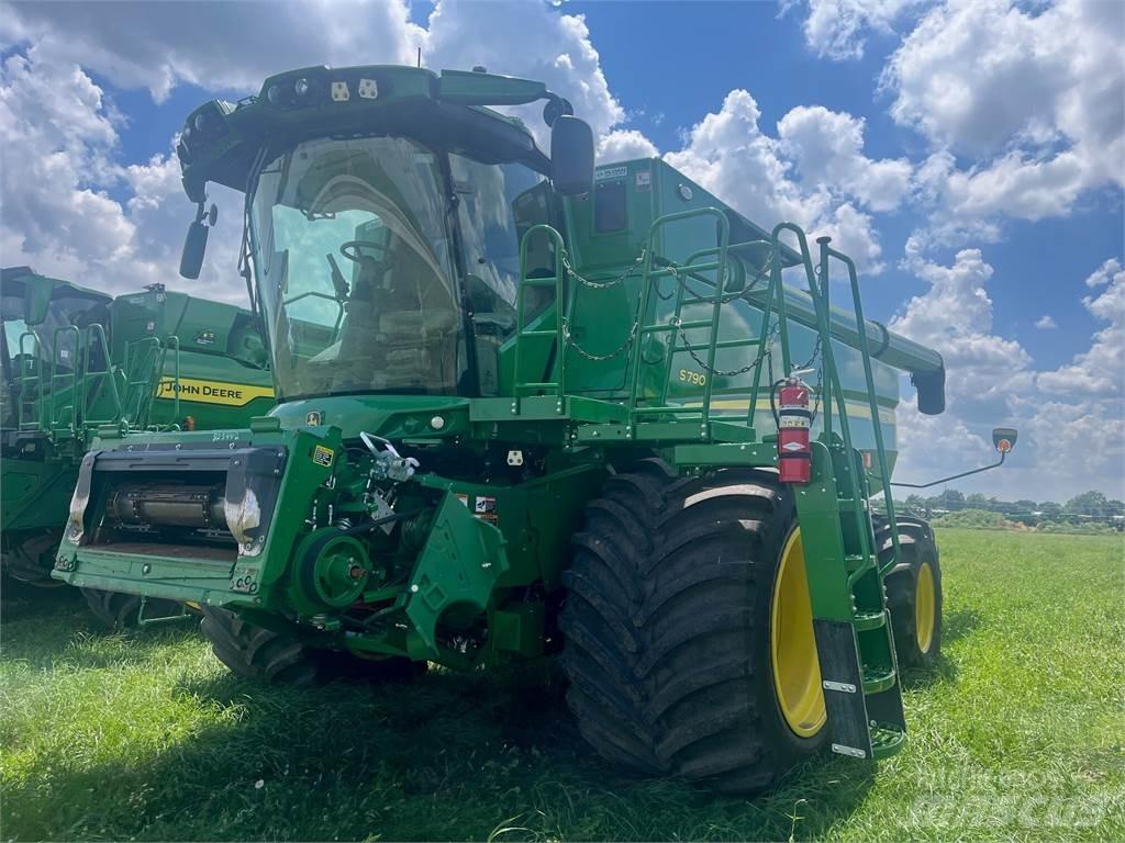 John Deere S790 Combine harvesters