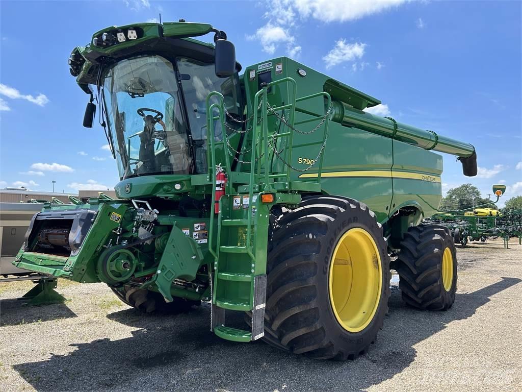 John Deere S790 Combine harvesters