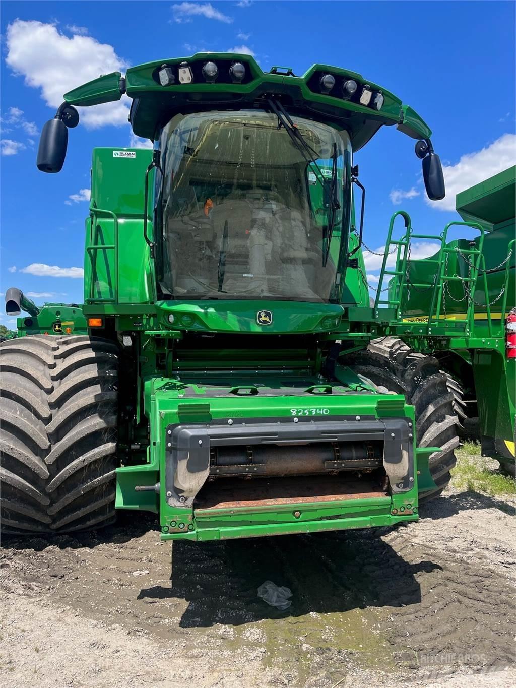 John Deere S790 Combine harvesters