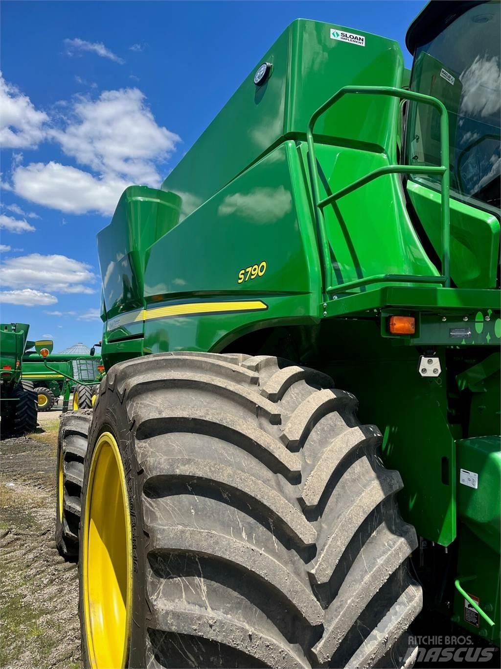 John Deere S790 Combine harvesters