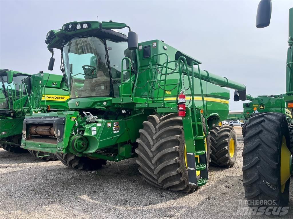 John Deere S790 Combine harvesters