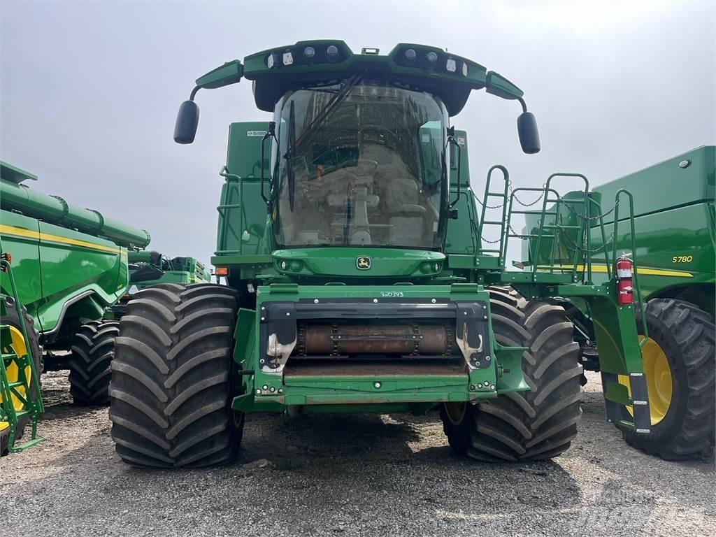 John Deere S790 Combine harvesters