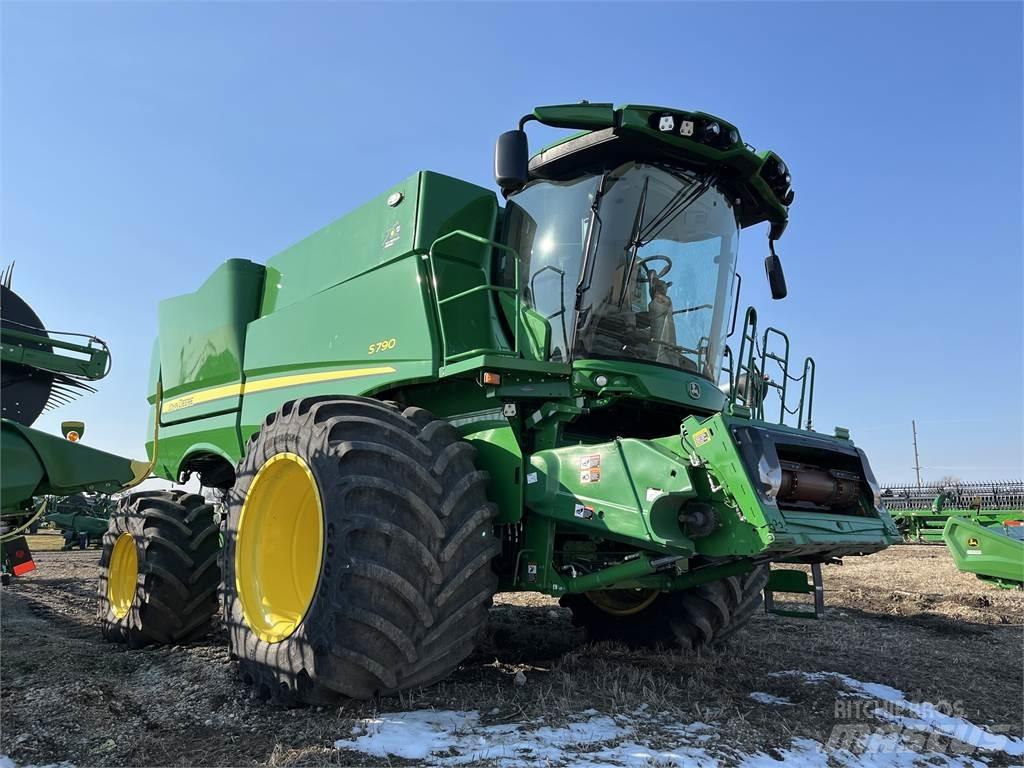John Deere S790 Combine harvesters