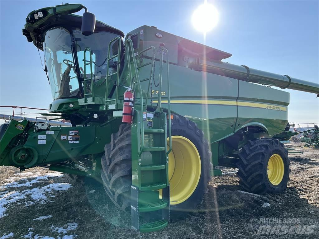John Deere S790 Combine harvesters