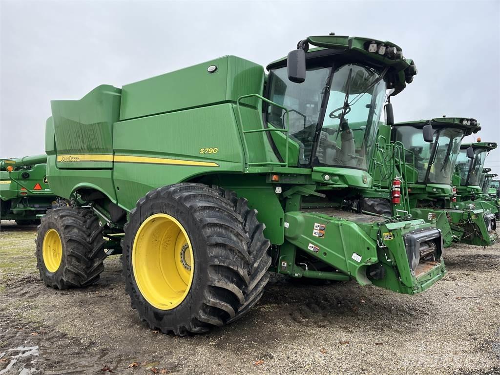 John Deere S790 Combine harvesters