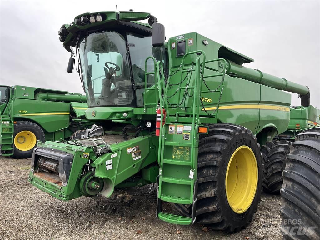 John Deere S790 Combine harvesters