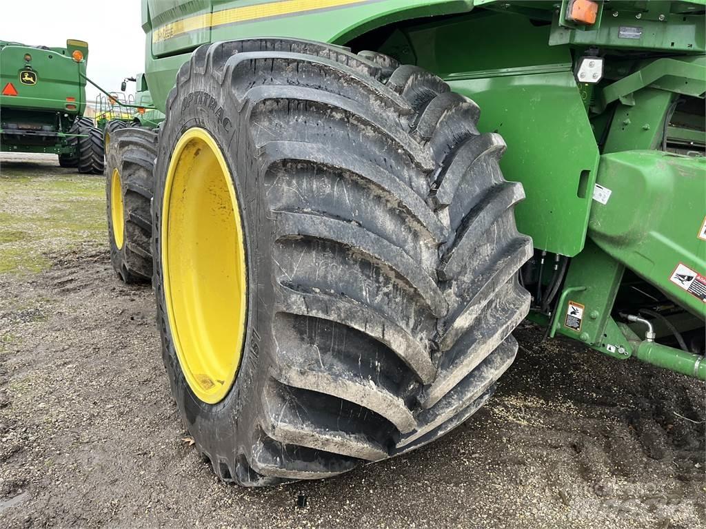 John Deere S790 Combine harvesters
