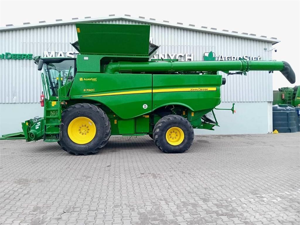 John Deere S790 Combine harvesters