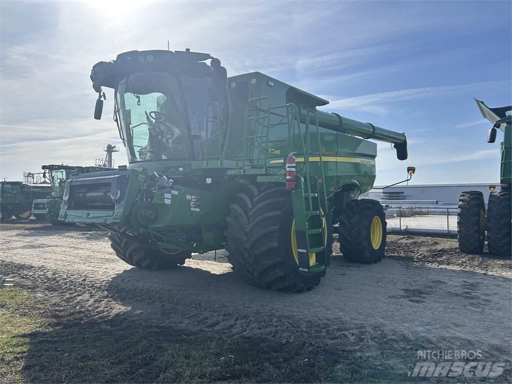 John Deere S790 Combine harvesters