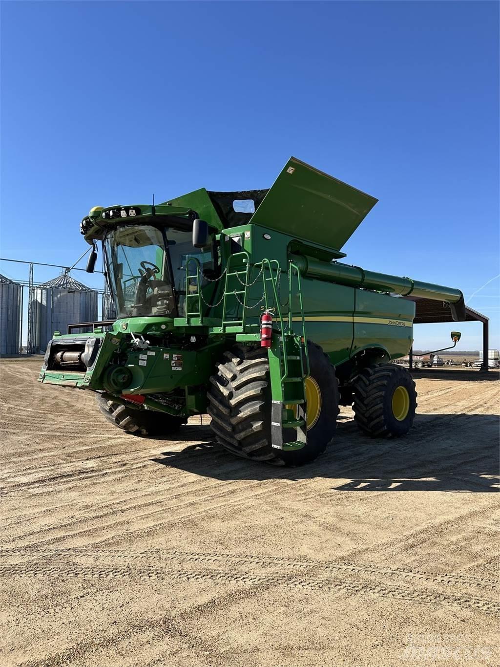 John Deere S790 Combine harvesters