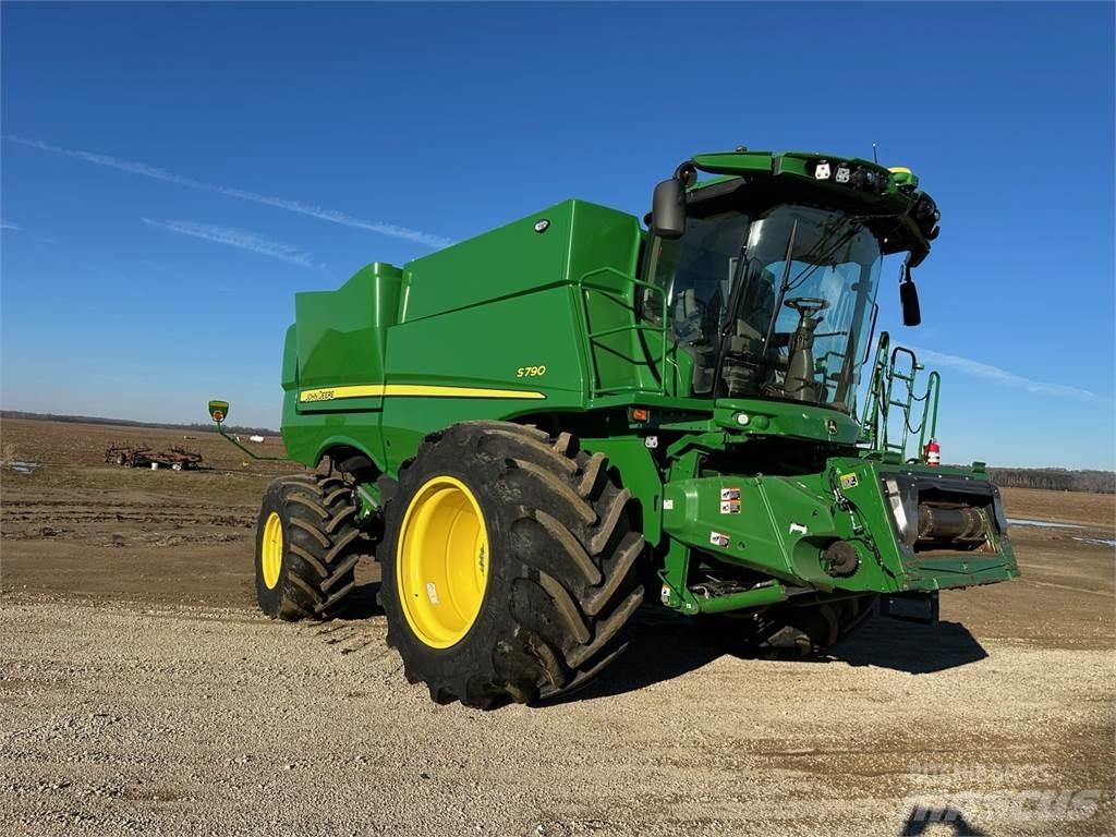 John Deere S790 Combine harvesters