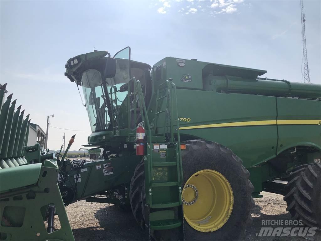 John Deere S790 Combine harvesters