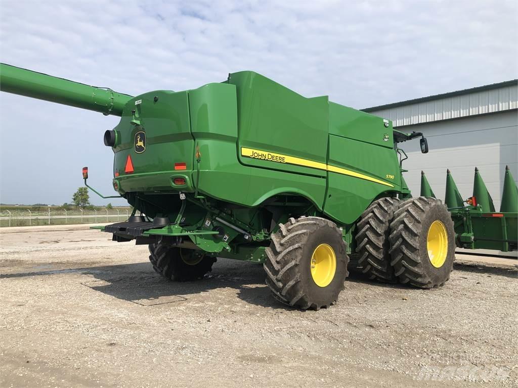 John Deere S790 Combine harvesters