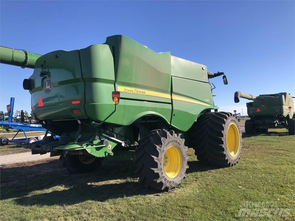 John Deere S790 Combine harvesters