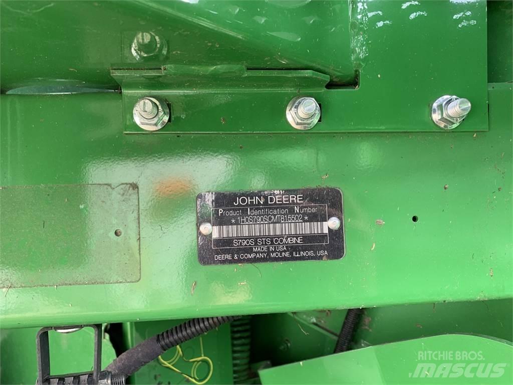 John Deere S790 Combine harvesters