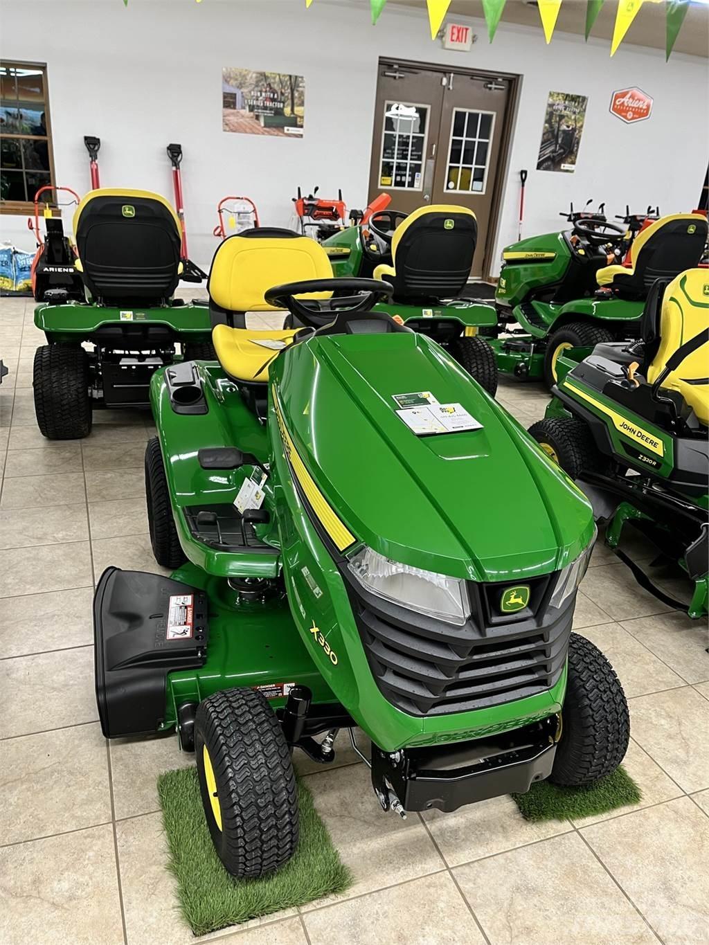 John Deere X330 Compact tractors