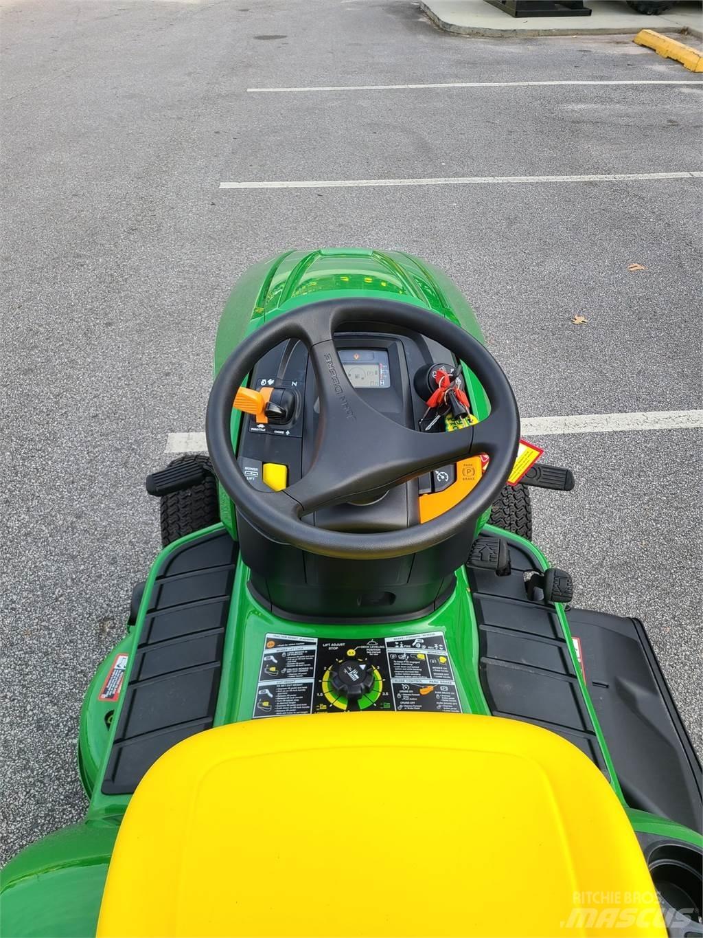 John Deere X330 Compact tractors