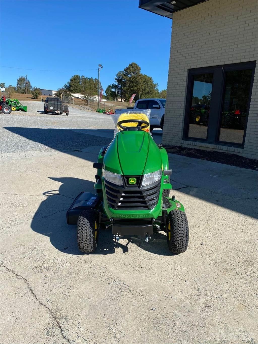 John Deere X330 Compact tractors