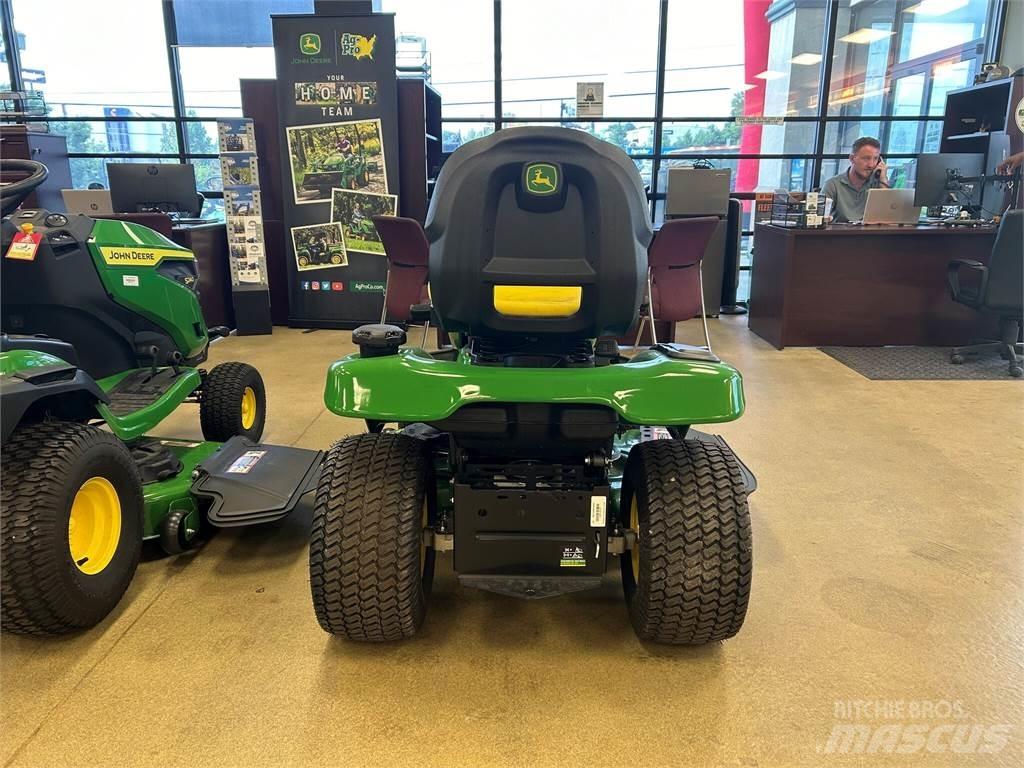 John Deere X330 Compact tractors