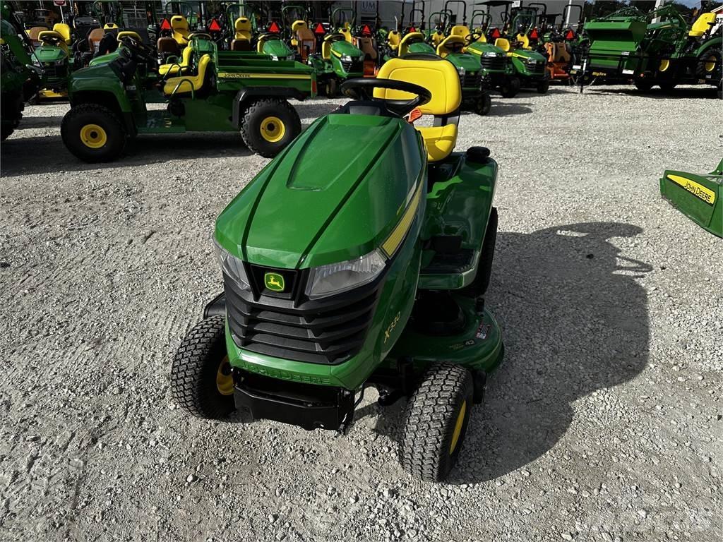 John Deere X330 Compact tractors