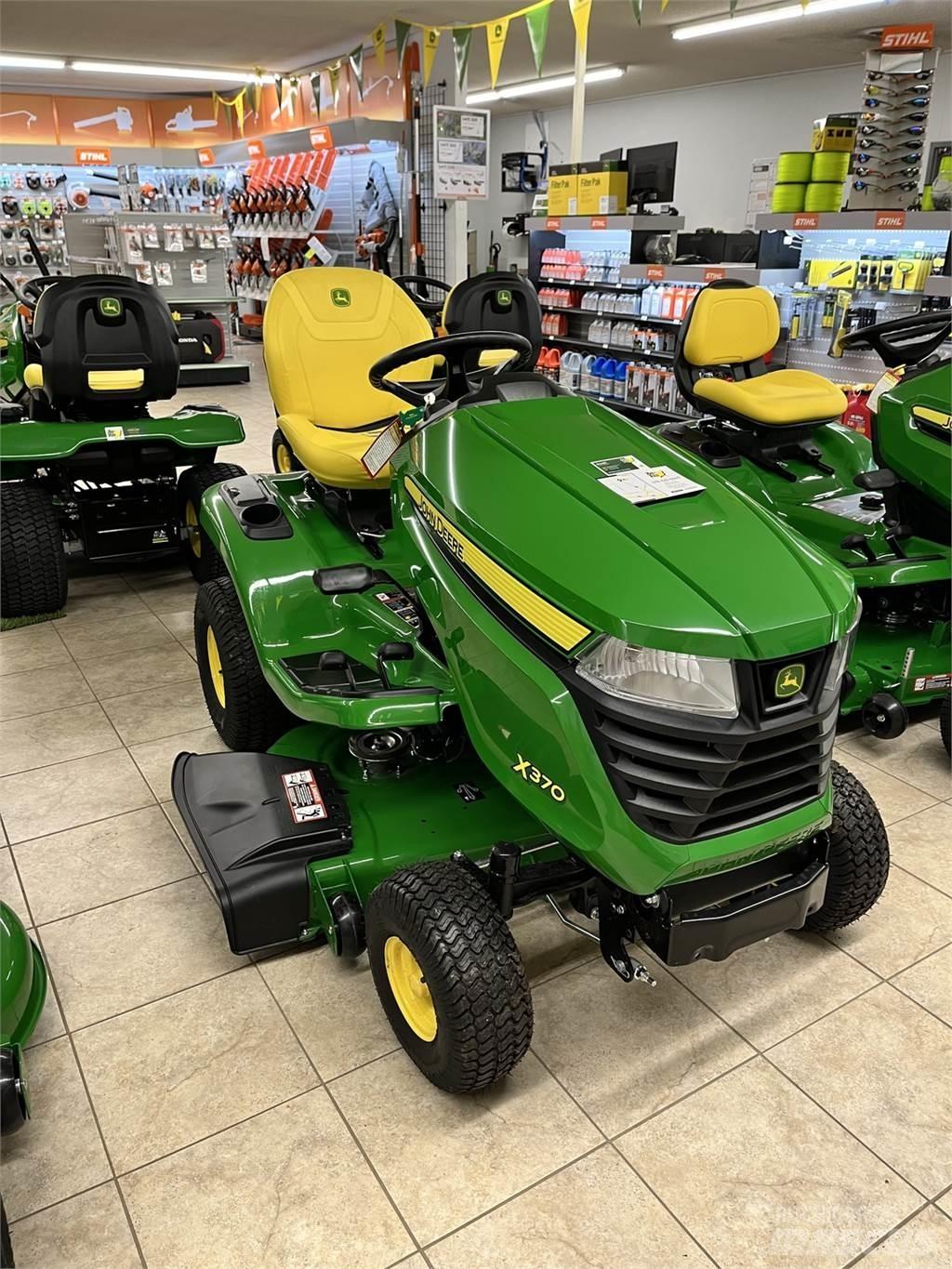 John Deere X370 Compact tractors