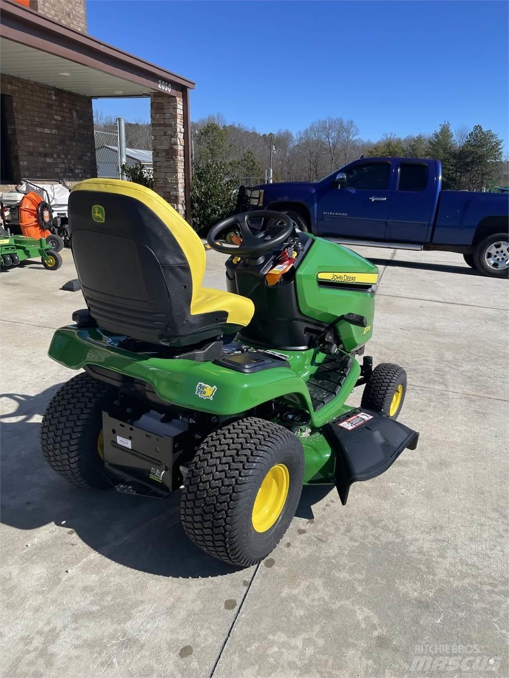 John Deere X370 Compact tractors