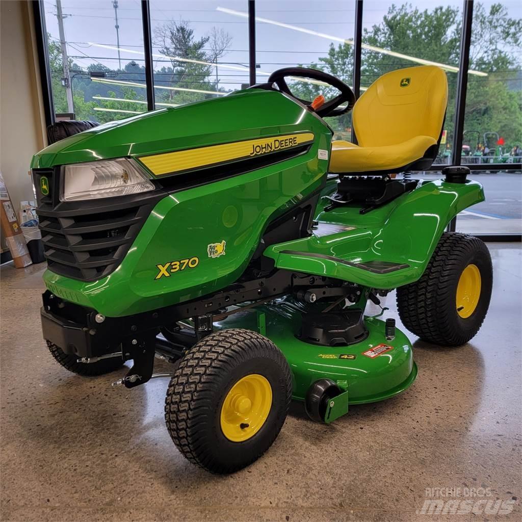 John Deere X370 Compact tractors