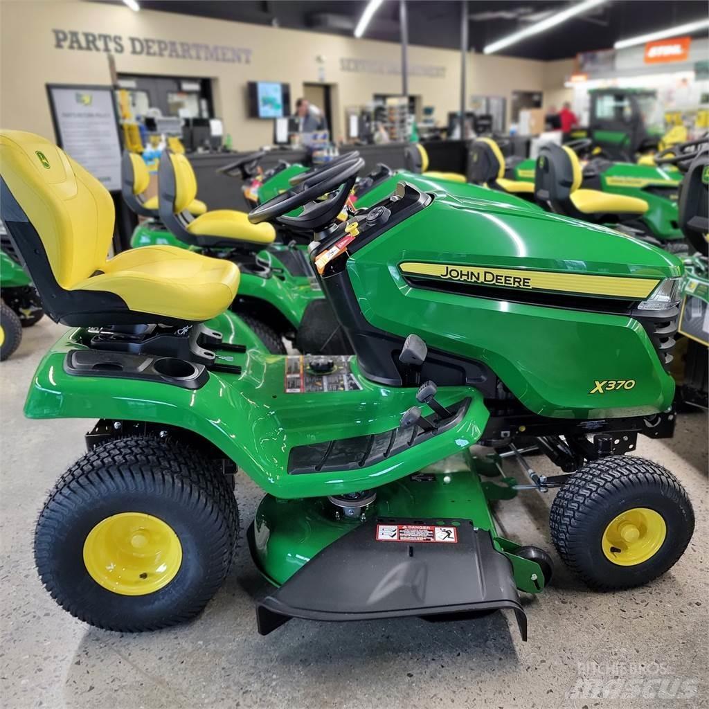 John Deere X370 Compact tractors