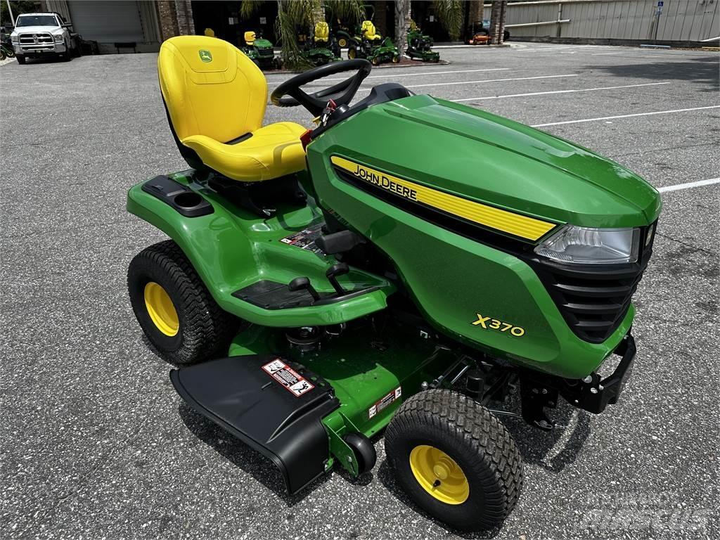 John Deere X370 Compact tractors