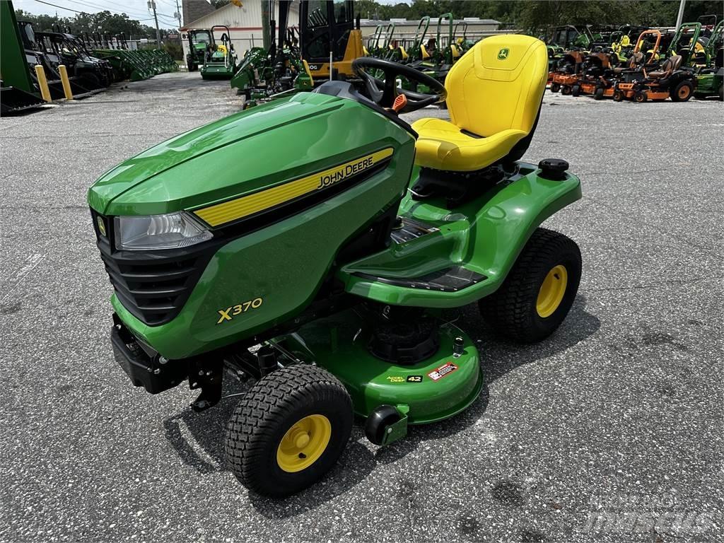 John Deere X370 Compact tractors